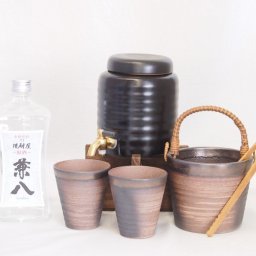 本格焼酎サーバー1000cc(18cm×24cm 1kg)萬古焼ペアカップ氷入れ竹トングセット四ツ谷酒造 本格麦焼酎 焼酎 屋原酒兼八42° (大分県) 720ml×1本
