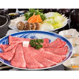松阪牛 すき焼き用 肩・モモ 木箱入 贈答用 500g 牛肉 和牛 国産 三重産 ブランド肉 精肉 肉 薄切り 冷凍 肩肉 モモ肉 ビーフ すき焼 すき焼き 高級 ごちそう 贅沢 三重 松阪まるよし