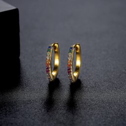 ピアス 両耳用 キュービックジルコニア マルチカラー 真鍮 イエローゴールド フープ おしゃれ 可愛い かわいい きれいめ カラフル e21082516