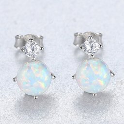 ピアス 両耳用 人工オパール シルバー925 ホワイト ブルー シルバー スタッド ラウンド 大粒 4本爪 メレ 上品 エレガント 大人 きれいめ ce0223