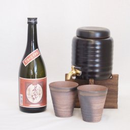 本格焼酎サーバー1000cc(18cm×24cm 1kg)三重県萬古焼き備前金彩ペアカップ(200ml×2個)井上酒造 本格芋焼酎 国産芋100%夢のひととき23° (大分県) 720ml×1本