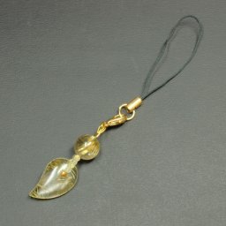 【金運のお守り】 高級感あふれる天然石勾玉［透け感が素敵］一点物 タイチンルチル ルチルクォーツ お守りチャーム ストラップ付 エネルギーを引き出す縁起物 お財布 小銭入れ ブレスレット 特別な 京海堂 OMr4 母の日ギフト 開運アイテム 上質な贈答品