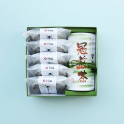 老舗茶舗の宇治抹茶まどれーぬと宇治冠煎茶詰合せ【御祝い】／ 抹茶 マドレーヌ 冠煎茶 宇治茶 日本茶 緑茶 お茶 抹茶スイーツ 焼き菓子 洋菓子 和菓子 お菓子 誕生日 記念日 結婚祝い 結婚内祝い 出産祝い 出産内祝い 還暦祝い 古希祝い 喜寿祝い 慶事 弔事 仏事 お見舞い お供え お返し 祖父 祖母 父 母 両親 お中元