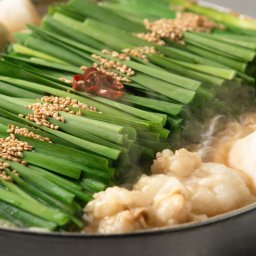 【公式】【100年続くもつ鍋一藤】醤油味（４〜６人前）（送料無料・お取り寄せ・お歳暮・お中元・ギフト・贈り物）