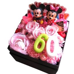 還暦祝い 60歳 お祝い ディズニーキャラクターおまかせマスコット2個 花束風 ご希望数字入りプレゼント 箱を開けてサプライズ ボックス ピンクバラ プリザーブドフラワー入り