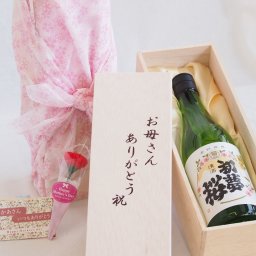 母の日 お母さんありがとう木箱セット 盛田金しゃち酒造 初夢桜夢吟香純米酒 (愛知県) 720ml 母の日カードとカーネイション付
