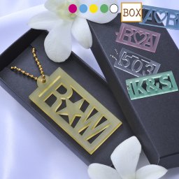 敬老の日 名入れ SXX アクリルチャーム アクリルカットキーリング 3文字以内 BOX入り / プレゼント ギフト 記念 誕生日 祝い 推し活 キーチャーム 切り抜き文字 ピンク 青 黄 透明 緑 選べるカラー