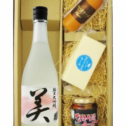 ★ 送料無料 ★ 蓬莱泉 ( ほうらいせん ) 純米大吟醸 美 ( び )  720ml + チーズおつまみ3種セット【 8540 】【 要冷蔵 】【 日本酒・おつまみセット 】【 ハロウィン 贈り物 ギフト プレゼント 誕生日 結婚のお祝い 】
