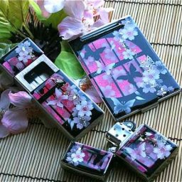 和柄ミラー「個」【名入れ】 【送料無料】和柄 コンパクトミラー 桜 伝統 職人 手作り 折りたたみ鏡 和風 桜色 さくら ハンドメイド 記念日 誕生日 プレゼント ギフト 贈り物 お祝い 伝統工芸 人気 おしゃれ かわいい 手鏡 婚約 結婚記念日 退職祝い 還暦祝い 古希 喜寿 米寿 敬老の日 母の日 クリスマス ホワイトデー 20代 30代 40代 50代 60代 レディース 婦人