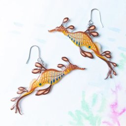 「ウィーディーシードラゴン ピアス イヤリング」　ウィーディーシードラゴン ピアス イヤリング 海の生き物　アクセサリー　レディース　可愛い　カラフル　日本製　ナチュラル　プチギフト　ギフト