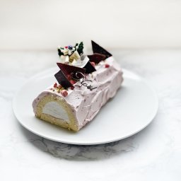 shirokane sweets TOKYO  白金クリームロール（苺）クリスマススタイル