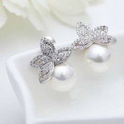 ピアス 両耳用 キュービックジルコニア ホワイト 真鍮 シルバー スタッド 大人 可愛い かわいい モチーフ リーフ イミテーションパール 人工パール e160401101