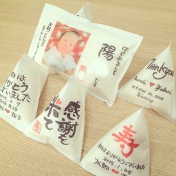 お米プチギフト　約２合タイプ【【令和7年産国内産（複数原料米）】2色印刷(黒と赤) お米のノベルティグッズ 名入れ 景品 販促品 ご挨拶 プチギフト 内祝い お祝い 体重米 お米ギフト ギフト 贈り物 白米