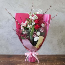 【お祝いに！】赤いバラが鮮やかな花束【赤と白の花束】バラ 季節のお花 フラワー ブーケ 上司 両親 母親 父親 お祝い 発表会 入学 卒業 就職祝 引越し祝い 新築祝い 結婚記念日 誕生日 出産祝い 退職 女性 男性 ギフト プレゼント 豪華 おしゃれ 鮮やか