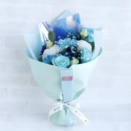 【生花 花束】カラードブーケ（ブルー）　サプライズ 青い花 おしゃれ かわいい プレゼント インスタ映え お祝い 記念 誕生日 ドキドキワクワク 元気 人気