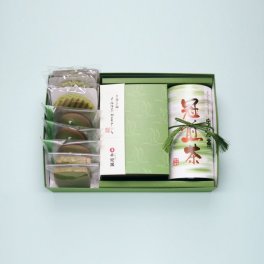 宇治抹茶焼き菓子4種9個と宇治冠煎茶の詰め合わせ【敬老の日・御祝い】／抹茶カステラ クッキー ラングドシャ ヴァッフェル 日本茶 煎茶 緑茶 抹茶スイーツ 抹茶ケーキ お菓子 和菓子 洋菓子 焼き菓子詰め合わせ 手土産 結婚祝い 結婚内祝い 出産祝い 出産内祝い お見舞い お返し お供え 誕生日 記念日 退職祝い 還暦祝い 古希祝い 喜寿祝い 快気祝い 内祝い 祖父 祖母 父 母 両親