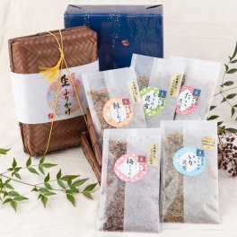 【送料無料】敬老の日 祝い 御礼 生ふりかけ 5種竹かご ギフト ご飯のお供  お茶漬け 内祝い お年賀 周年 祝い 記念 当店限定 金賞受賞 人気 おすすめ 詰め合わせ いか 昆布 梅 ちりめん 鮭 たこ おにぎり お茶漬け  お見舞い 粗供養 贈答 御礼 ごはんのお供 送別 餞別 敬老の日 澤田食品 新米
