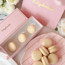 ピンクボックス♡バニラマカロンギフト3つ入り　バレンタイン　ホワイトデー　プレゼント　お菓子　可愛い