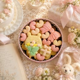 手のひらクッキー缶/きみと季節のとなりに「just for you」(クッキー クッキー缶 メッセージ 洋菓子 お菓子 スイーツ 焼き菓子 誕生日 記念日 お祝い バースデー プレゼント ギフト 贈り物 結婚祝い 内祝い 手土産 映え かわいい 可愛い おしゃれ ブーケ缶 動物 アニマル くま バタークッキー 詰め合わせ 美味しい おやつ 友達 子供 女友達 女性 彼女 妻 母 娘 ラッピング) 