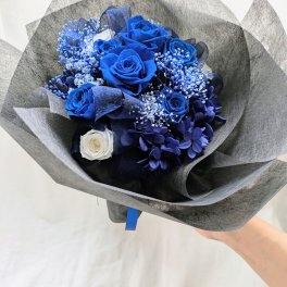 【プリザーブドフラワー／青い薔薇の花束・ラッピング付き】