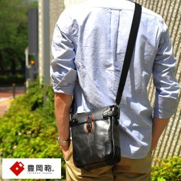 豊岡鞄 ミニショルダーバッグ メンズ 日本製 縦型 A5 PUコート帆布 大人 男性 肩掛け 小型 小さめ