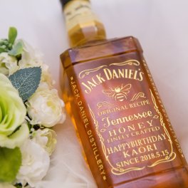 ウイスキー プレゼント 【ジャックダニエル テネシーハニー 700ml】 誕生日 男性 ギフト 名入れ 女性 オリジナルボトル お祝い 父の日 人気 おすすめ 結婚祝い 記念日 還暦祝い 贈り物 母の日 おしゃれ 退職祝い ハチミツ リキュール