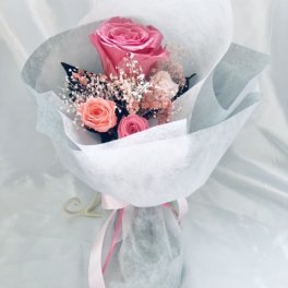 ピンクローズとミニ薔薇とかすみ草のふんわり花束（プリザーブドフラワー）