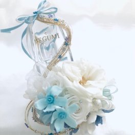 【プリザーブドフラワー／ガラスの靴ミニシリーズ】白薔薇とブルースターのフラワーシューズ