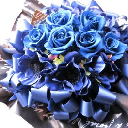 【成人式 青バラ 成人お祝い】花言葉は夢叶う 青バラ 花束風 プリザーブドフラワー入りギフト ケース付き 青バラいっぱい プリザーブドフラワー ◆プレゼント・お祝い・記念日の贈り物におすすめのフラワーギフト
