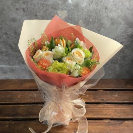 【男女問わず】元気みなぎるオレンジブーケ【バラ】 季節のお花 フラワー ブーケ 上司 両親 母親 お祝い 発表会 入学 卒業 就職祝 引越し祝い 新築祝い 結婚記念日 誕生日 出産祝い 退職 女性 ギフト プレゼント かわいい 清楚 上品 おしゃれ ピンク