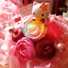 キティ 花束風ギフト レインボーローズ 枯れない プリザーブドフラワー ケース付き ◆誕生日プレゼント・記念日の贈り物におすすめのフラワーギフト
