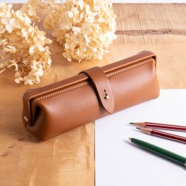《ペンケース》 ☆paka-pen #コニャック☆ 【イタリア産牛革製】 【ペンケース】 【革】 【敬老の日】 お祝い・ギフトにどうぞ。
