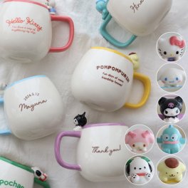【名入れ】サンリオ マスコット付マグカップ 【名前入りコーヒーカップ】  誕生日 記念日 誕生祝い 名入れ 名前入り 結婚祝い　カップルへ などのプレゼントにオススメ！ 【メッセージカード無料】 