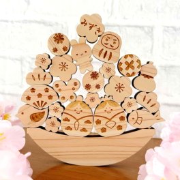 【名入れ】雛人形積む積む　　国産ひのき お雛様 ひな祭り 桃の節句 お祝い プレゼント ギフト 木製 名前札 積み木 女の子 飾り 置物 インテリア 節句祝い お内裏様 だるま 毬 鳥 うさぎ 縁起 雛飾り 可愛い オシャレ ナチュラル 天然木 バランス ゲーム 幼稚園 小学生