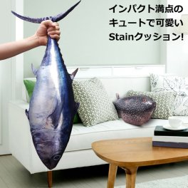 【送料無料】【ラッピング無料】“fish&fancy” 可愛い 本マグロ(Tuna)まぐろ クッション 抱き枕 ぬいぐるみ 美しい光沢のサテン生地100%【ハンドメイド製】「窓付きクラフト箱！」  
