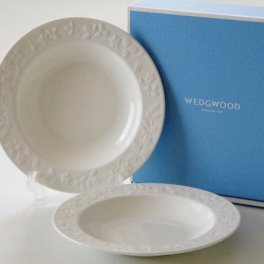 ウェッジウッドWEDGWOOD ワイルドストロベリー ホワイト ディーププレート 23cm ペア【ブランド食器】【御結婚御祝・内祝・新築御祝・還暦御祝・御礼・寿・ギフト包装可能】