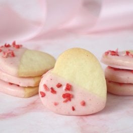 いちごチョコの海に落ちちゃったハートクッキー