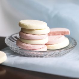 感謝を伝えるギフトにぴったり！とろけるショコラクッキー鏡野ほろり紅白セット