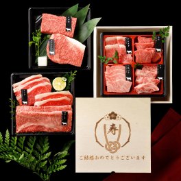 【送料無料】結婚祝い 焼肉セット 600g 食べ比べ8種  3段重【木箱 メモリアル彫刻ギフト】黒毛和牛 国産牛 メッセージカード/日時指定/熨斗対応可 風呂敷ギフトサービス  大切な一日をお祝い オリジナル 高級 ステーキ すき焼き イチボ サーロイン 肩ロース 贅沢 絶品 グルメ 記念日