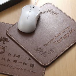 退職 異動 名入れ PC 男性 女性 彼氏 彼女 上司 プレゼント ホワイトデー ギフト　レザー マウスパッド スクウェアタイプ