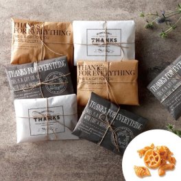 プチギフト お菓子 退職  スナッキー・B チェダーチーズパスタ  ありがとう 結婚式 ウェルカム 個包装 子供 400円 感謝 かわいい ギフト 引っ越し お礼 ホワイトデー お返し バレンタイン チョコ以外