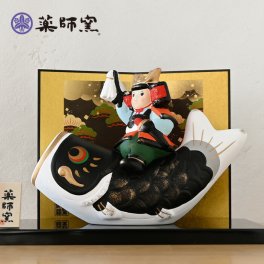 錦彩鯉のぼり大将 5775 五月人形 薬師窯 コンパクト 玄関 陶器 兜 兜飾り おしゃれ ５月人形 モダン こどもの日 飾り 置物 子供の日  端午の節句 初節句 男の子 さつき人形 可愛い カワイイ こいのぼり 鯉のぼり マンション 縁起 出産祝 誕生日 プレゼント