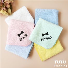 【名入れ 刺繍】名前入り ハンカチ《リボン》(名入れハンカチ ギフト プレゼント 誕生日 卒園 幼稚園 保育園 卒園ギフト 記念品 プチギフト 入園祝い 入学祝い 贈り物 ハンドタオル タオルハンカチ ハンカチタオル おしゃれ かわいい 雑貨 20cm ワンポイント) 67