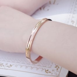 【誕生日におすすめ】 ステンレス バングル ピンクゴールドウェーブ(ピンクゴールド) 20代 30代 記念日ギフト 妻 彼女へ 贈り物 ジーラブ