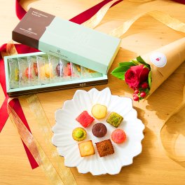 アンリ・シャルパンティエ 焼き菓子 詰め合わせ プティ・ガトー・アソルティ 8個入 & ブーケ セット 花とお菓子 花 ギフトセット ギフト プチギフト クリスマス 退職 入学 プレゼント 送料無料 土日発送OK お祝い お祝 御祝 御祝い お歳暮 お歳暮ギフト バースデー フラワー お花 生花 花束 誕生日 記念日 結婚記念日 恋人 女性 父 内祝い お菓子 スイーツ