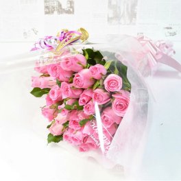 送料無料でお届けします。送料無料 結婚記念日、お誕生日祝いの贈り物にピンクのバラの花束30本 生花 フラワーギフト 結婚祝い プレゼント 還暦祝い クリスマス 花 女性 彼女