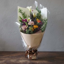 【お花好きの男性へ】男性へ贈るかっこ良い花束【誕生日や退職祝いに】カラー カーネーション 季節のお花 フラワー ブーケ 入学 卒業 お子様 上司 両親 母親 父親 お祝い 発表会 母の日 就職祝 引越し祝い 新築祝い 結婚記念日 誕生日 出産祝い 退職 女性 男性 ギフト プレゼント 大人 かっこいい おしゃれ