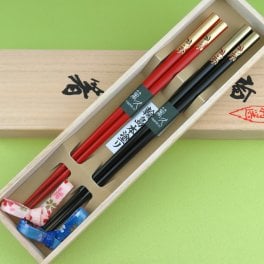 【彫刻名入れ】★送料無料★輪島うるし箸　南天夫婦箸　結び箸置きセット【お祝い・贈り物】