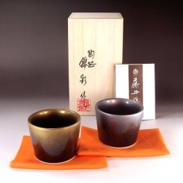 有田焼 陶芸家 藤井錦彩作 天目金プラチナ彩たっぷりぐい呑みペアセット 木箱入り（父の日・ぐい飲み・定年退職・ぐい吞み・敬老の日・酒器・お猪口・陶器）