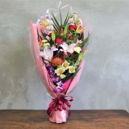 【しっかりとしたボリューム感】式典や歓送迎会におすすめ花束【送別会やイベントに】バラ ユリ デンファレ グロリオサ 季節のお花 フラワー ブーケ 入学 卒業 上司 両親 母親 お祝い 発表会 母の日 お見舞い 送別会 就職祝 引越し祝い 新築祝い 結婚記念日 誕生日 出産祝い 退職祝い 男性 女性 ギフト プレゼント 華やか 豪華 イベント